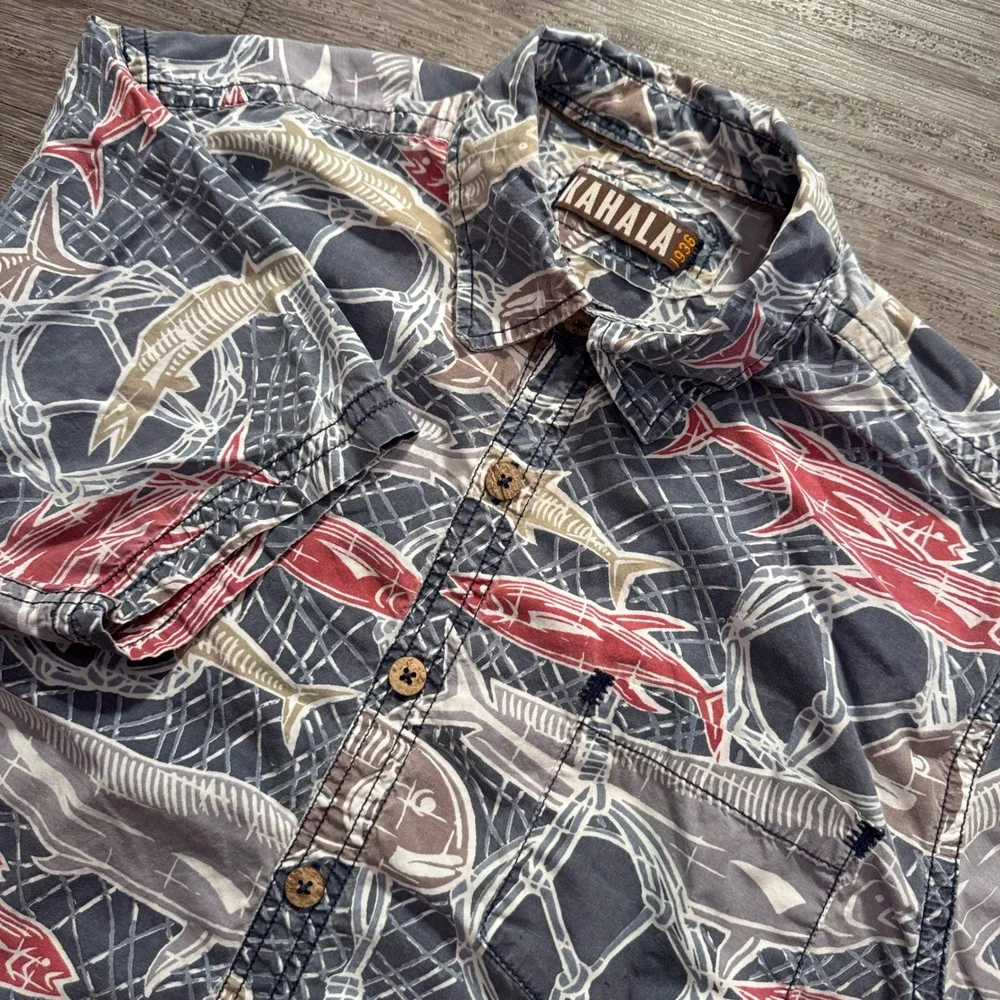 Kahala Shirt Mens M Blue Red Fish Print Cotton Vacation Hawaiian Aloha Resort